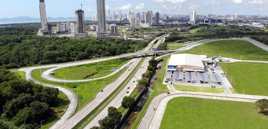 nuevo entronque vehicular que permite los cuatro movimientos hacia y desde el centro de la ciudad y Tocumen